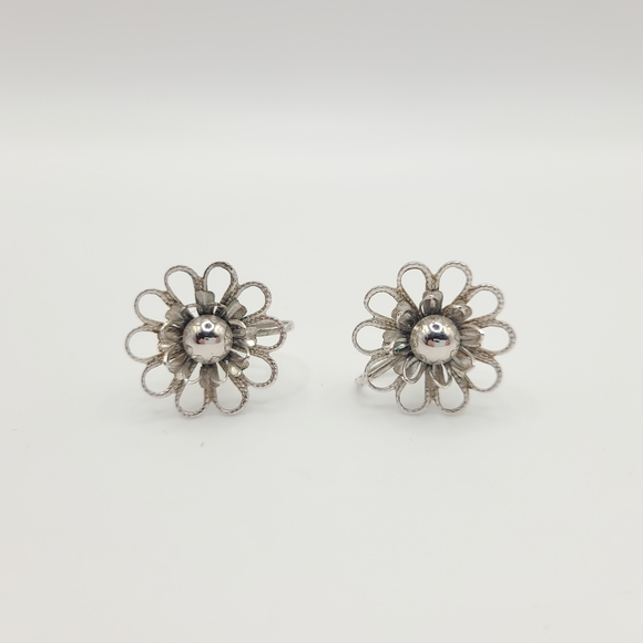 Vintage Silver Flower Stud Screw on Earrings - Picture 8 of 10